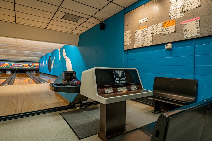 More Photos Of 675 Grant St, Winneconne Bowling Alley For Sale