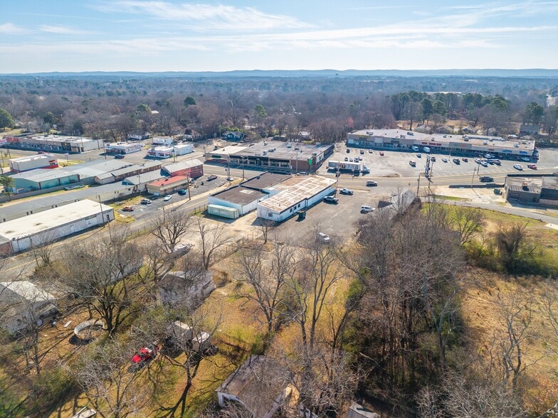 More Photos Of 606 Albert Pike Rd, Hot Springs National Park Freestanding For Sale