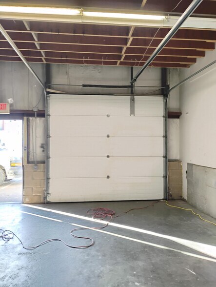 More Photos Of 35 Starr Rd, Danbury Warehouse For Lease