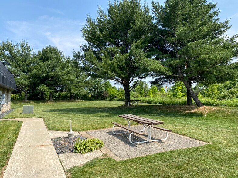 More Photos Of 2804 Boilermaker Ct, Valparaiso Office For Lease