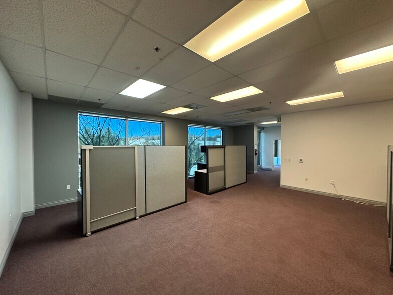 More Photos Of 28298 Constellation Rd, Valencia Warehouse For Lease