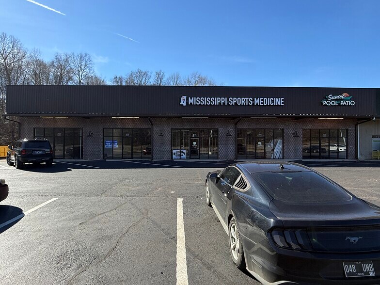 More Photos Of 602 W Bankhead St, New Albany General Retail For Lease