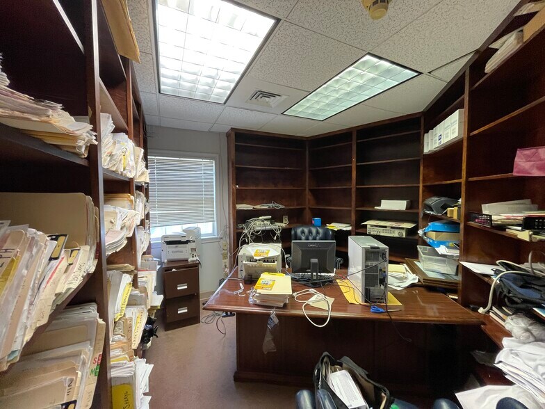 More Photos Of 11340 Pembrooke Sq, Waldorf Medical For Sale