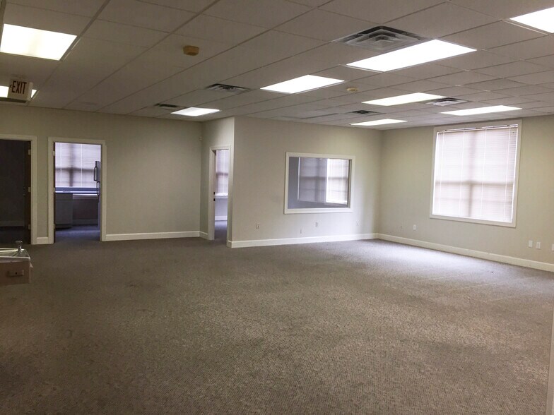 More Photos Of 2600 Apalachee Pky, Tallahassee Office For Lease