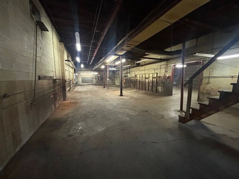 More Photos Of 2962 Wilson Ave, Louisville Warehouse For Sale