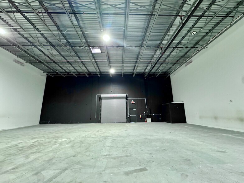 More Photos Of 6100 Shirley St, Naples Industrial For Lease