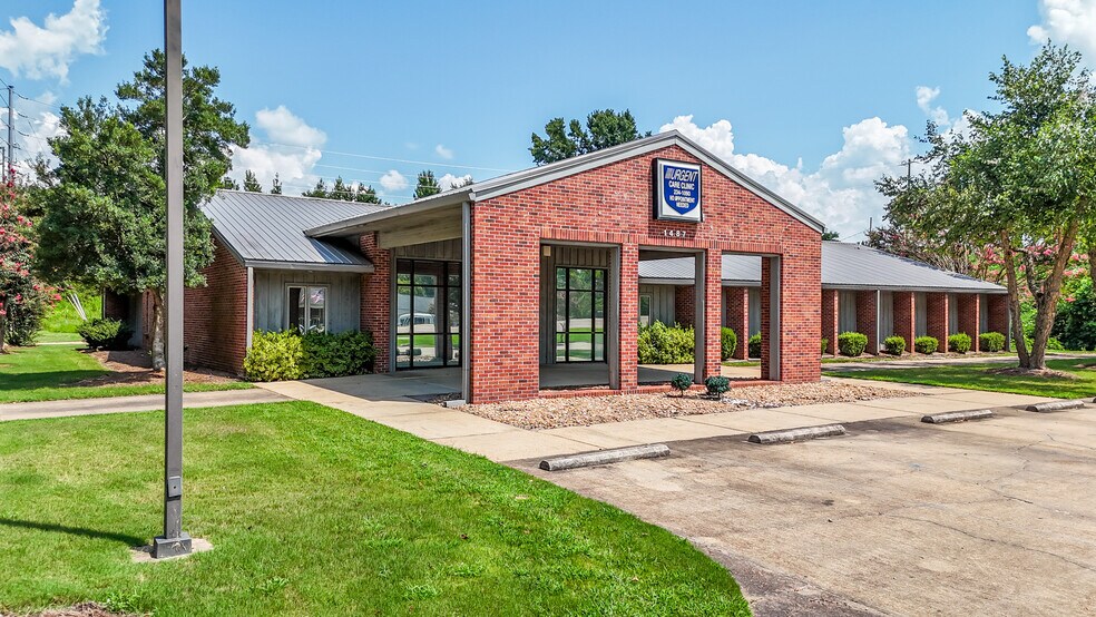 Primary Photo Of 1487 Belk Blvd, Oxford Office For Sale