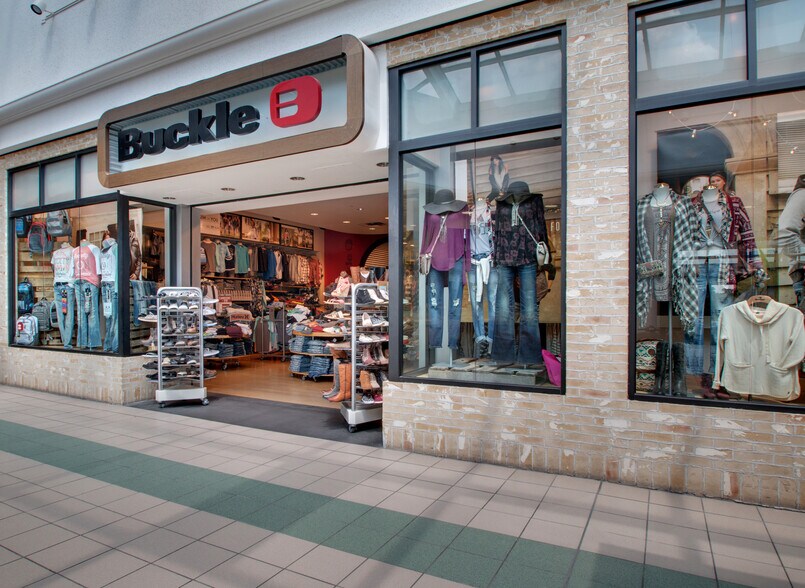 More Photos Of 405-425 N 32nd St, Quincy Freestanding For Lease