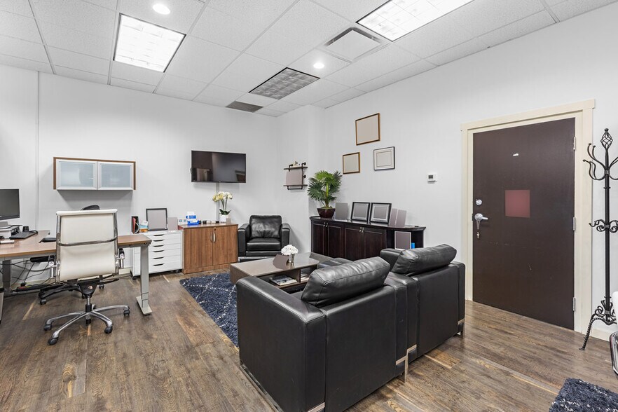 More Photos Of 1856 Ambrosi Rd, Kelowna General Retail For Lease