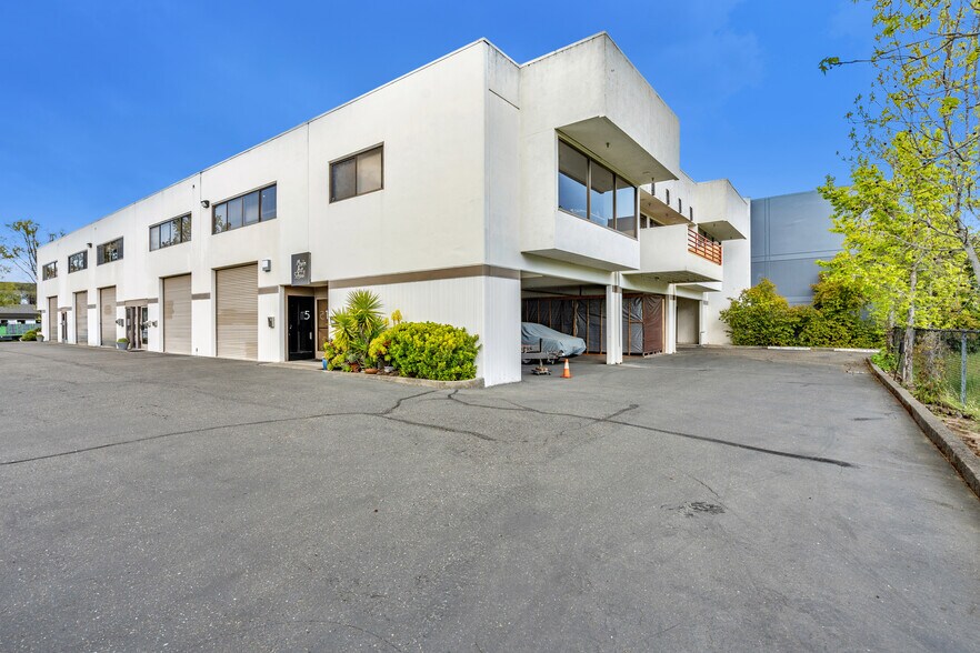 Primary Photo Of 74 Digital Dr, Novato Warehouse For Sale