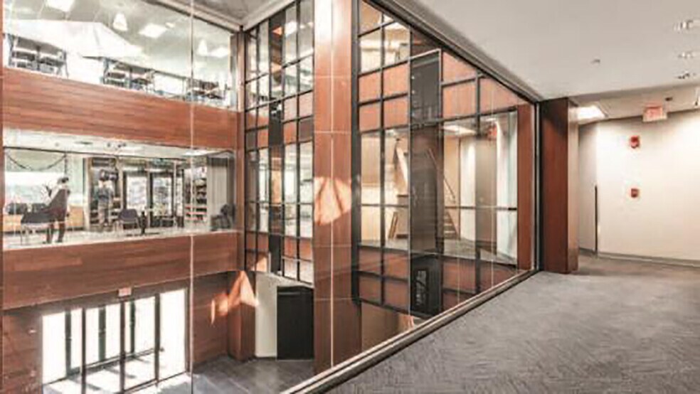 More Photos Of 4030 Vincennes Rd, Indianapolis Office For Lease