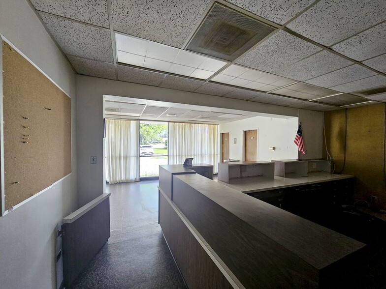 More Photos Of 425 S Lee St, Whiteville Office For Sale
