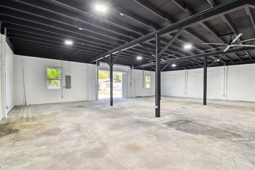 More Photos Of 1704 W Cherry St, Tampa Light Manufacturing For Sale