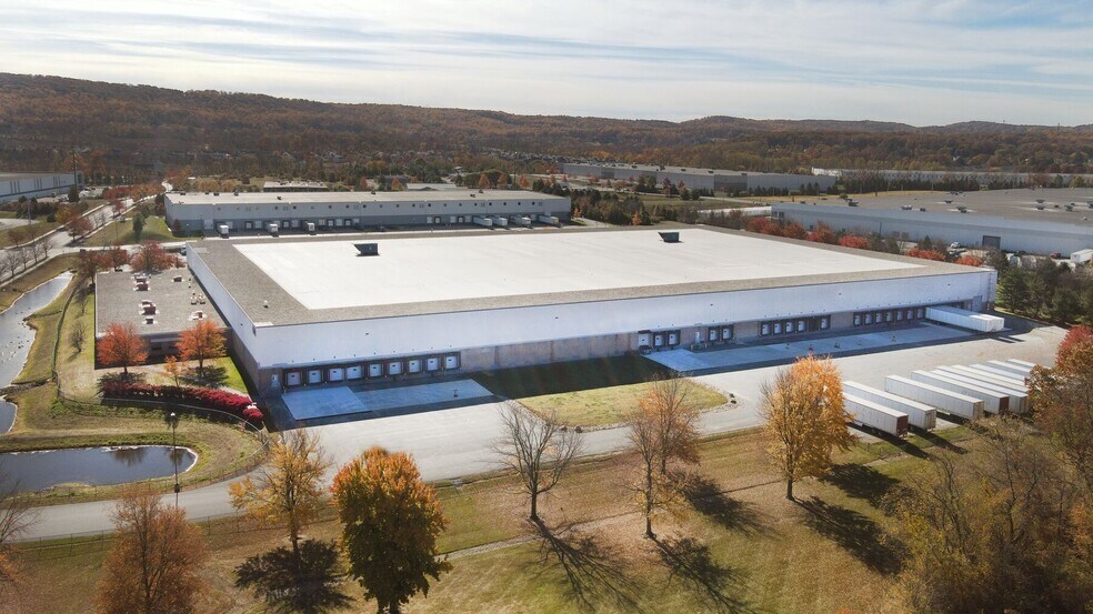 More Photos Of 2834 Schoeneck Rd, Macungie Distribution For Lease