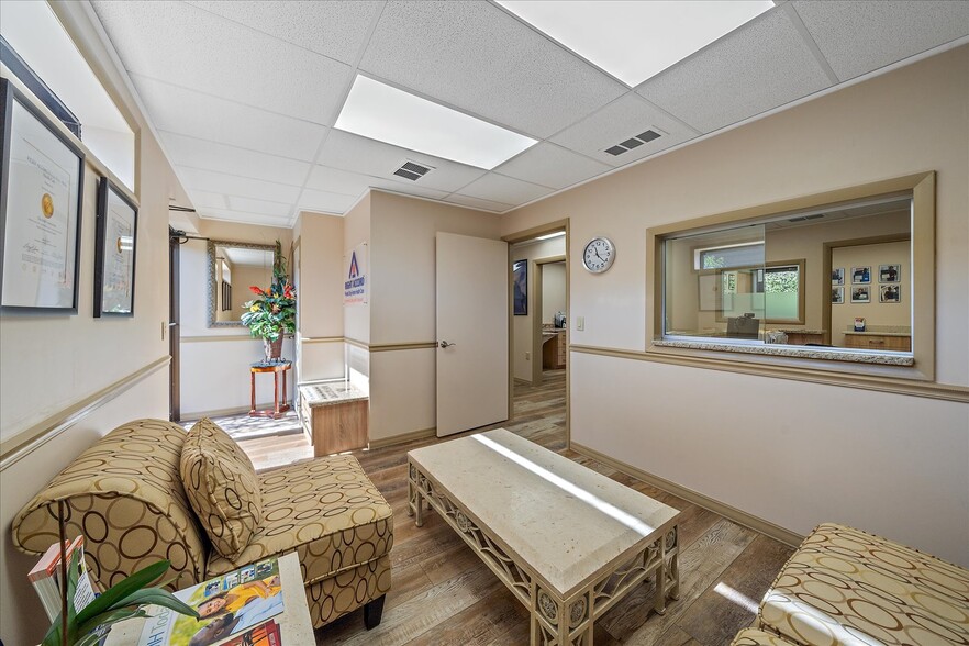 More Photos Of 1872 Tamiami Trl S, Venice Office For Sale