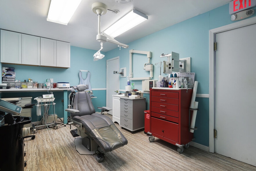More Photos Of 676 Amboy Ave, Woodbridge Medical For Sale