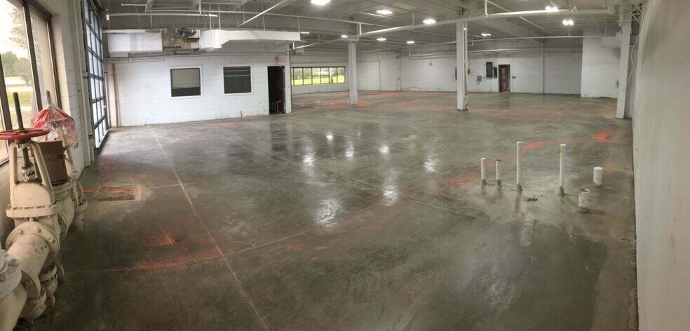 More Photos Of 357 Washington St, Chardon Manufacturing For Lease