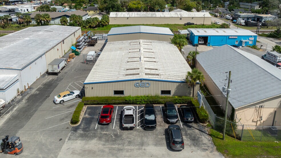 More Photos Of 809 Swift St, Daytona Beach Warehouse For Lease