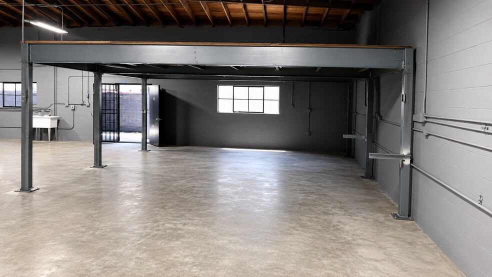 More Photos Of 15151 Prairie Ave, Lawndale Warehouse For Sale