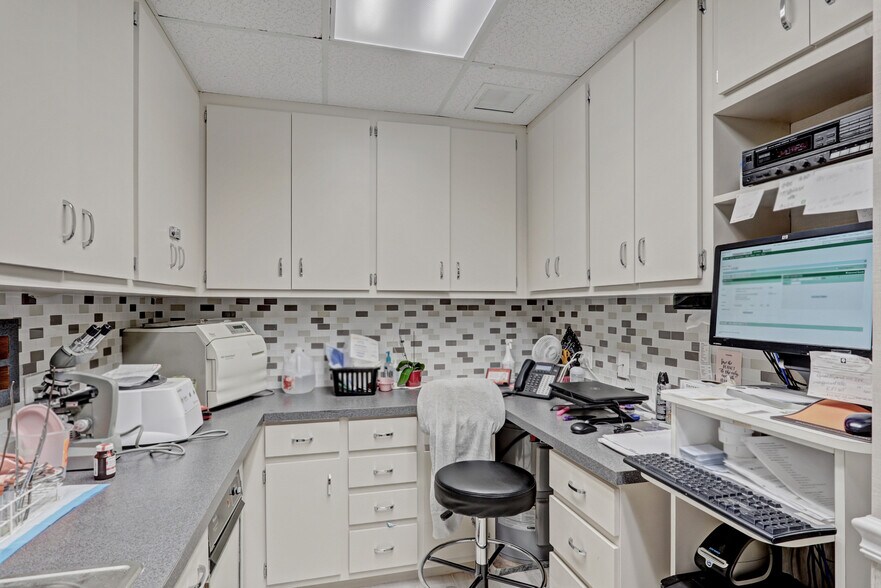 More Photos Of 3537 Forest Hill Blvd, West Palm Beach Medical For Lease