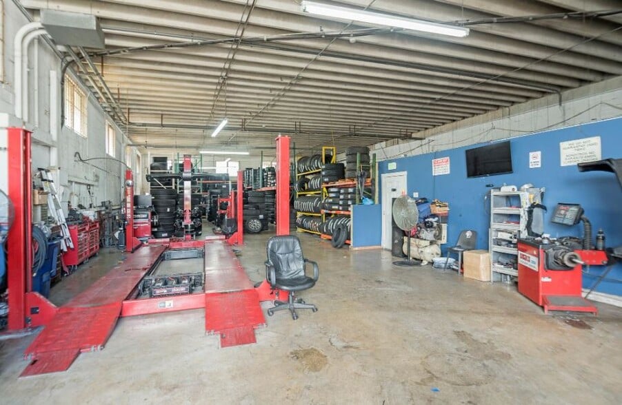 More Photos Of 7250 NW 41st St, Miami Warehouse For Sale
