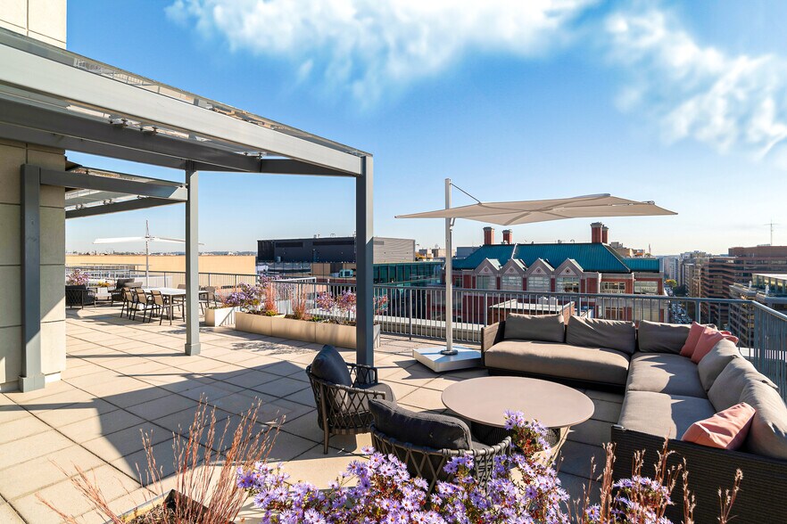 More Photos Of 2099 Pennsylvania Ave NW, Washington Office For Lease