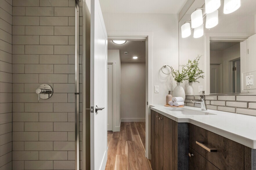 More Photos Of 15948 Quarry Rd, Lake Oswego Apartments For Sale