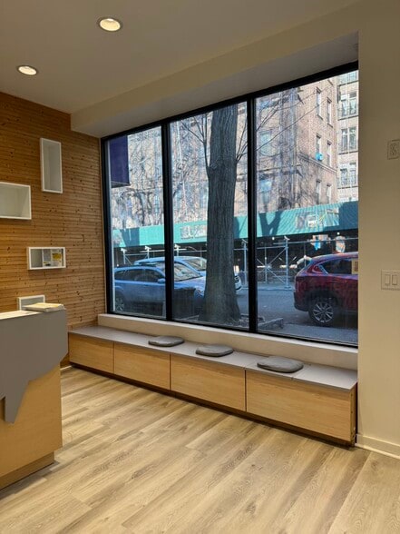 More Photos Of 8266 Austin St, Kew Gardens Storefront Retail Office For Lease