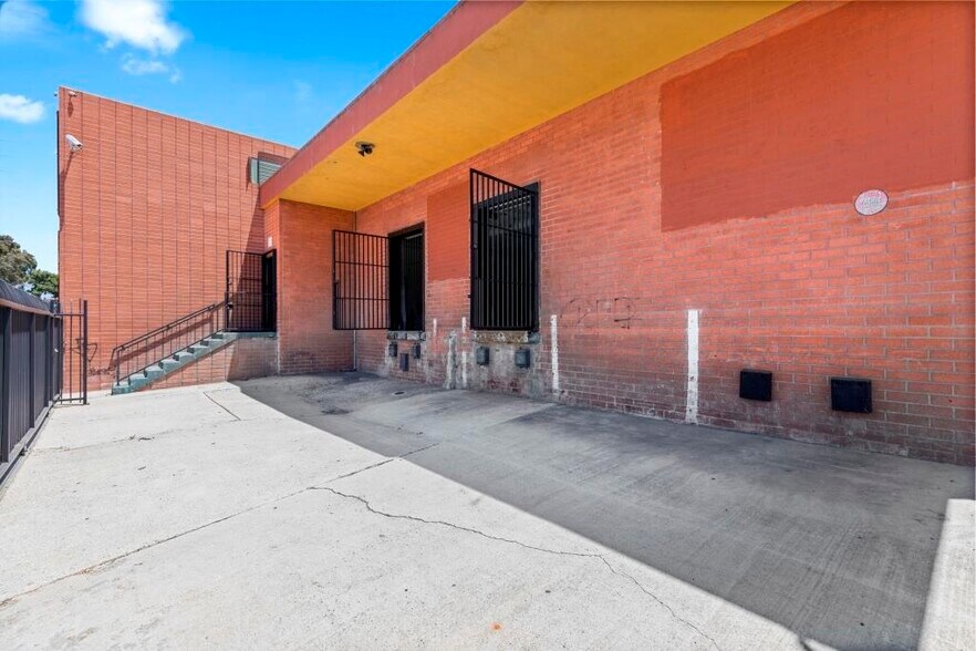 More Photos Of 410-420 E Beach Ave, Inglewood Warehouse For Sale