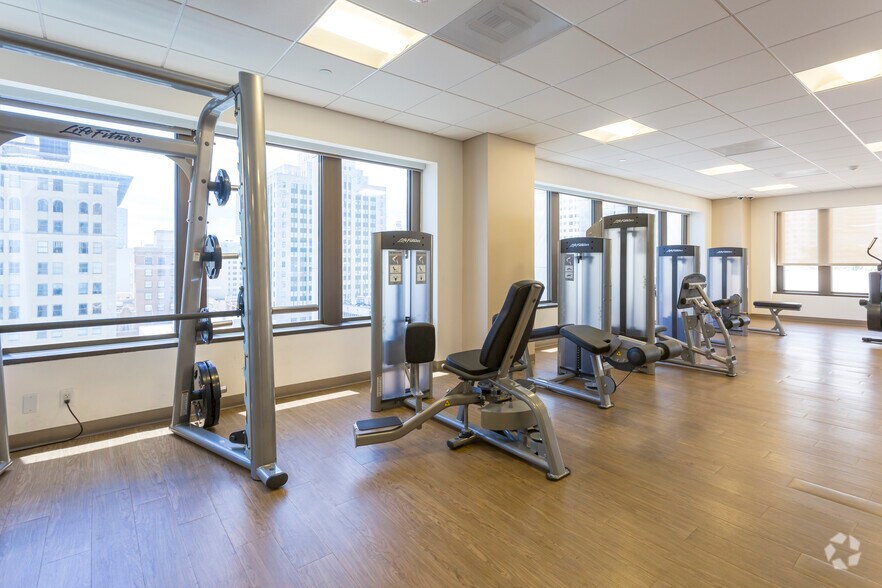 More Photos Of 1 SE 3rd Ave, Miami Office For Lease