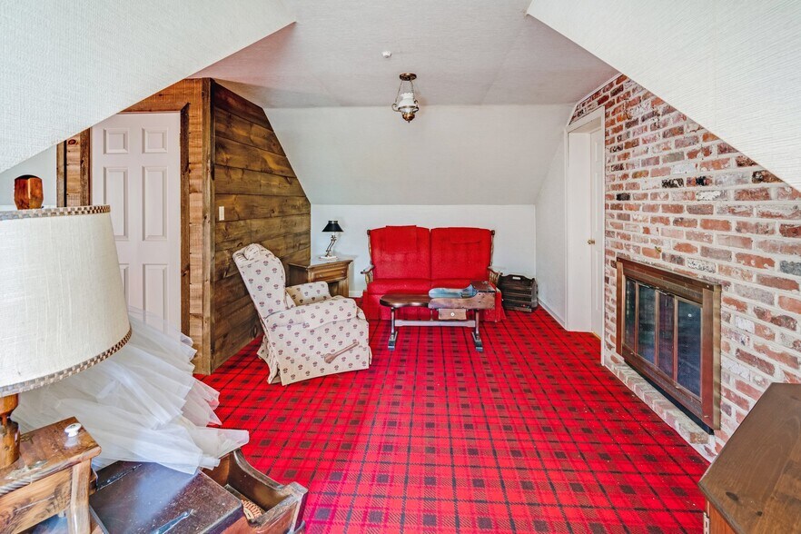 More Photos Of 1445 Catawba Ave, Newfield Service For Sale