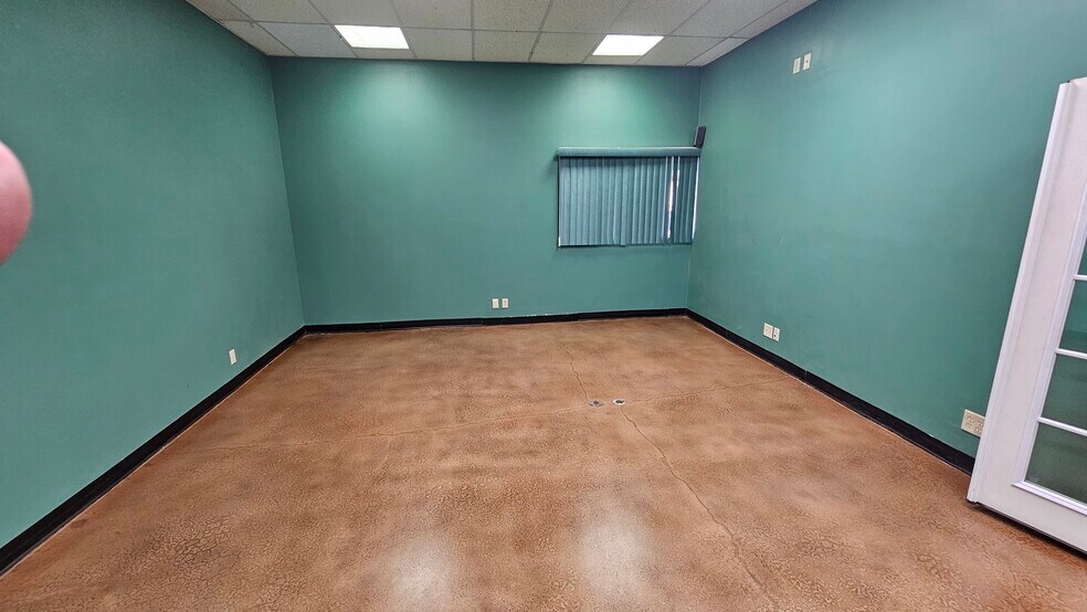 More Photos Of 1115 S Taylor Ave, Montebello Truck Terminal For Lease