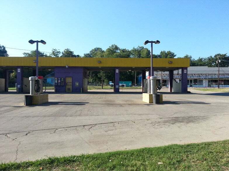 More Photos Of 1103 Bow St, Tyler Carwash For Sale