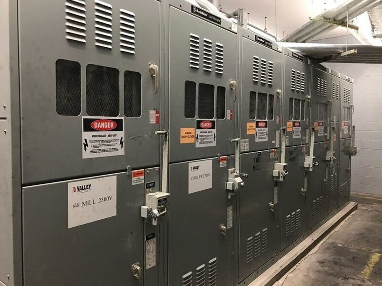 More Photos Of 902-906 Adams St, Bedford Warehouse For Sale