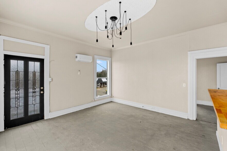 More Photos Of 901 N Saint Joseph St, Gonzales Office For Sale