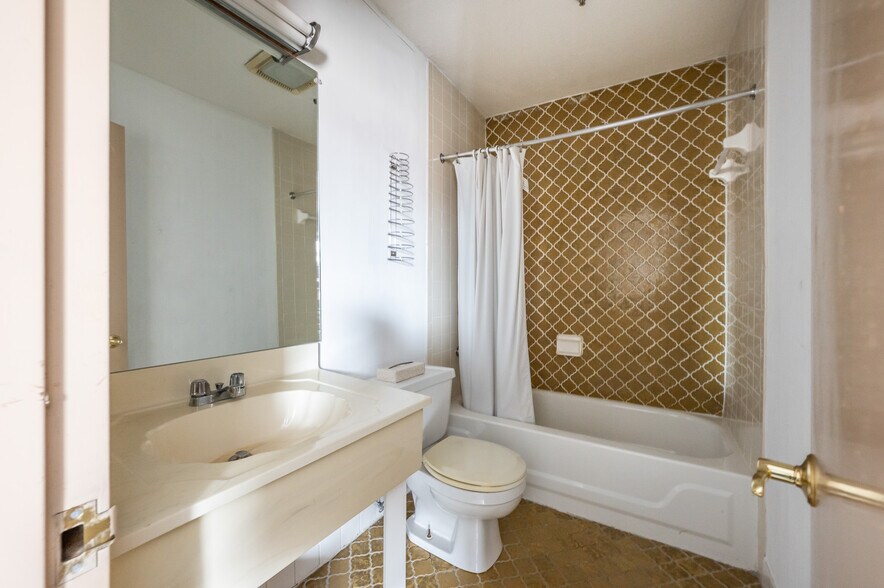 More Photos Of 4858 Route 32, Catskill Hotel For Sale