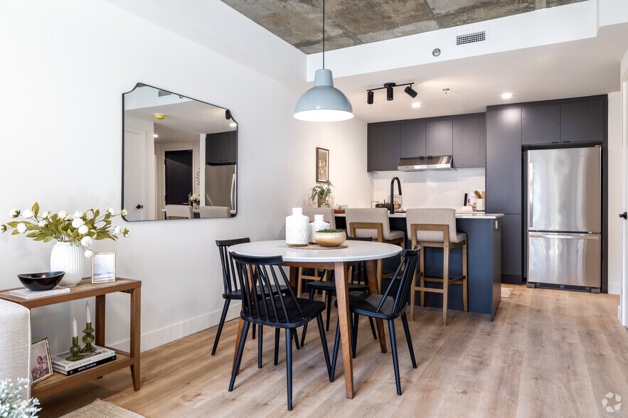 More Photos Of 2350 Rue Saint-Patrick, Montréal Apartments For Lease