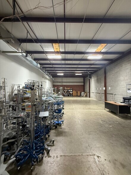 More Photos Of 9415 Atlee Commerce Blvd, Ashland Light Distribution For Lease