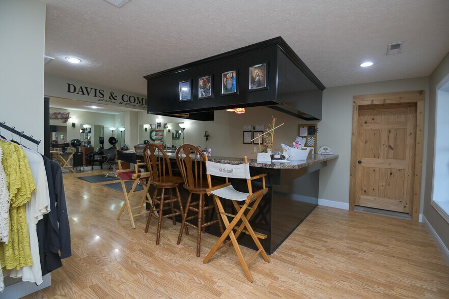 More Photos Of 2533 Highway 41A S, Shelbyville Showroom For Sale