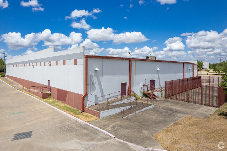 More Photos Of 2351 Earl Rudder Fwy S, College Station Freestanding For Sale