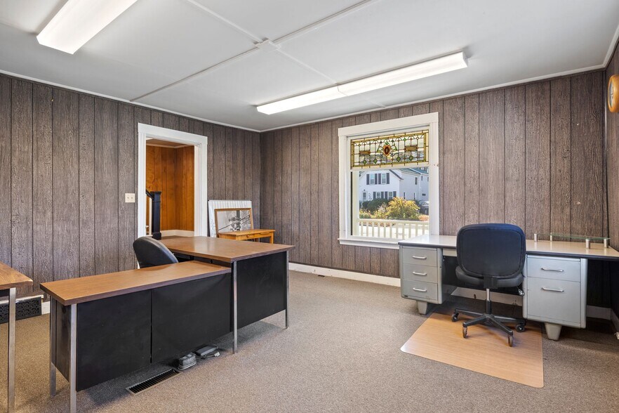 More Photos Of 10 Elm St, Gorham Office For Sale