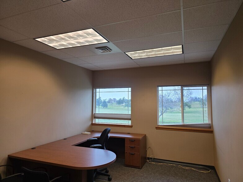 More Photos Of 2805 Saint Andrews Loop, Pasco Office For Lease