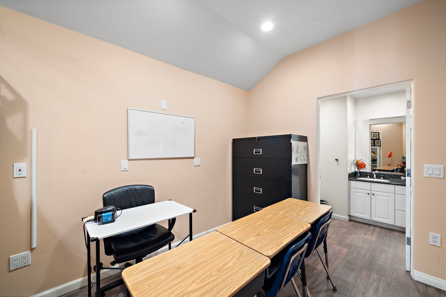 More Photos Of 23201 Orange Ave, Lake Forest Flex For Sale