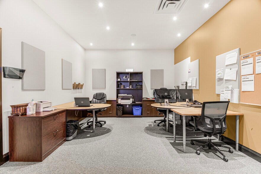 More Photos Of 126 Iber Rd, Ottawa Showroom For Sale