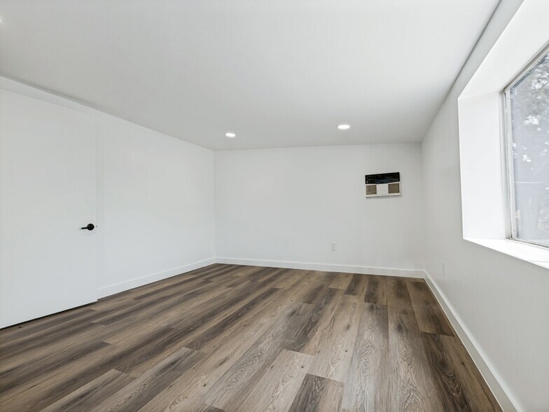 More Photos Of 18918 Tomball Pky, Houston Storefront Retail Office For Lease