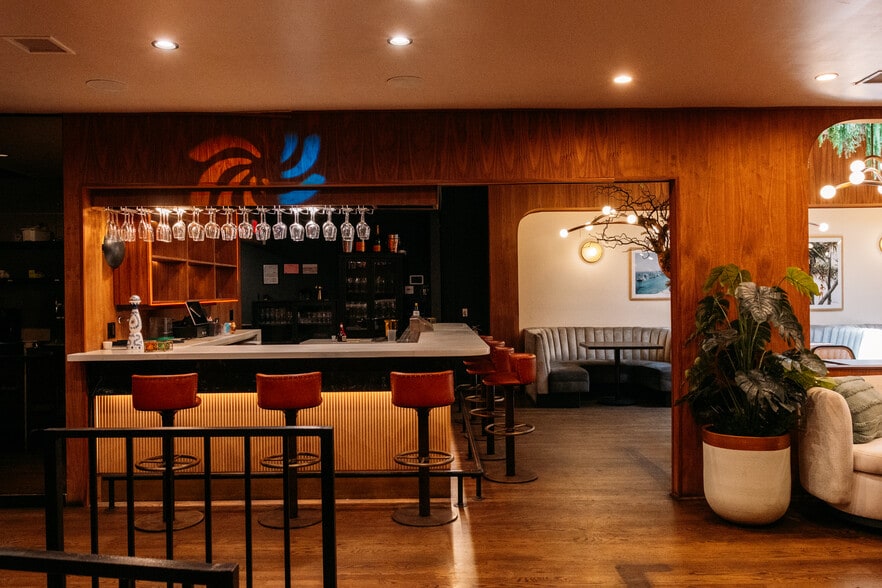 More Photos Of 631 N La Cienega Blvd, West Hollywood General Retail For Lease