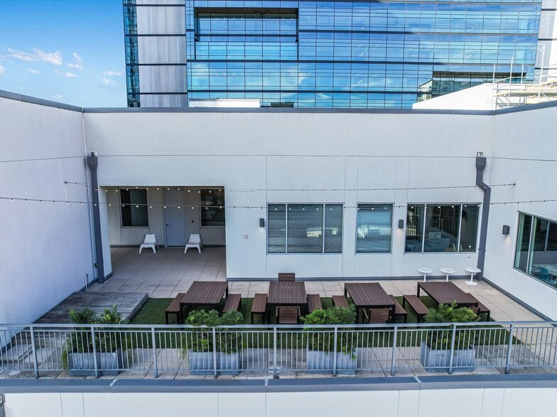 More Photos Of 1705 Guadalupe St, Austin Office For Sale