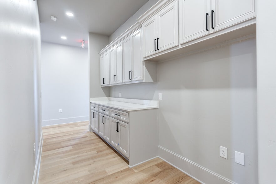 More Photos Of 1420 N Slide Rd, Lubbock Unknown For Lease