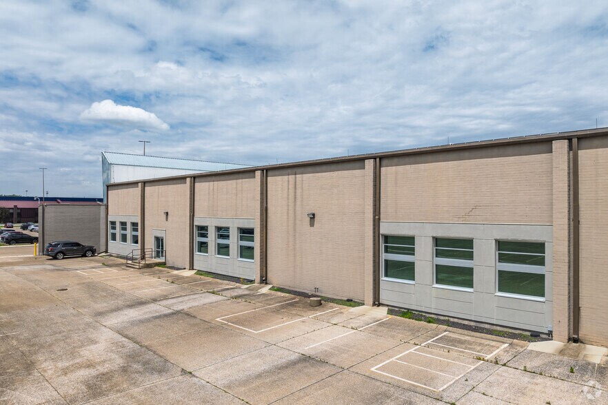 More Photos Of 5101 Vogel Rd, Evansville Office For Lease
