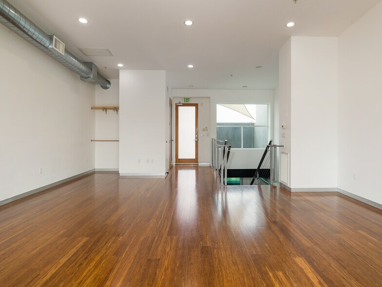 More Photos Of 227 California St, El Segundo Loft Creative Space For Lease